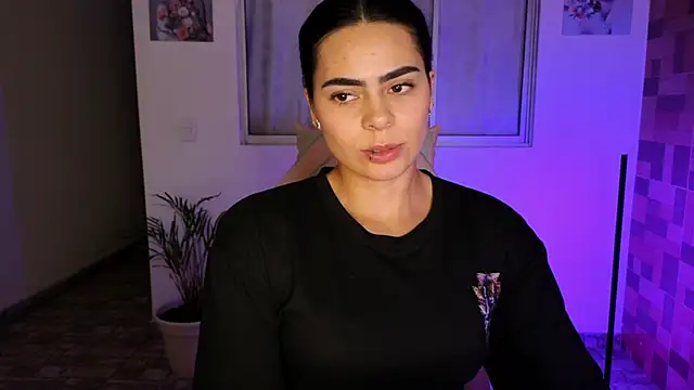 Snapshot of sexyladyy_ chatting on March 3, 11:14 pm sexyladyy online show from March 3, 11:14 pm