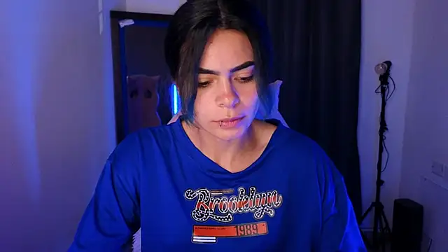 Snapshot of sexyladyy_ chatting on October 30, 11:12 pm sexyladyy online show from October 30, 11:12 pm