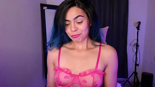 Snapshot of sexyladyy_ chatting on October 21, 10:53 pm sexyladyy online show from October 21, 10:53 pm