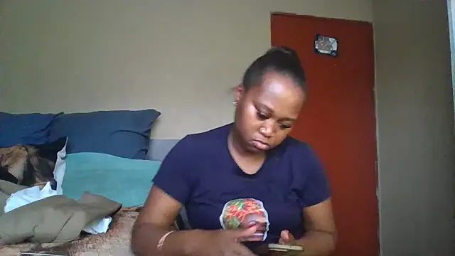 Snapshot of EbonySeductressx chatting on October 20, 12:06 pm EbonySeductressx online show from October 20, 12:06 pm