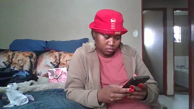 Snapshot of EbonySeductressx chatting on October 29, 1:21 pm EbonySeductressx online show from October 29, 1:21 pm