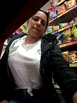 Snapshot of naugtyqueen chatting on February 25, 10:09 pm naugtyqueen online show from February 25, 10:09 pm