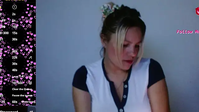 Snapshot of naugtyqueen chatting on March 3, 11:24 pm naugtyqueen online show from March 3, 11:24 pm