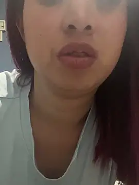 Snapshot of madelaine_blosson chatting on January 31, 3:20 am madelaine blosson online show from January 31, 3:20 am