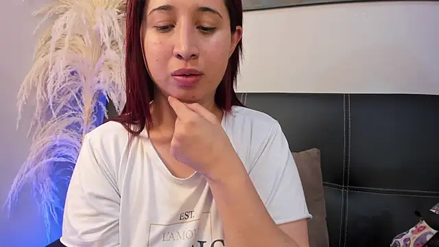 Snapshot of madelaine_blosson chatting on May 28, 11:38 am madelaine blosson online show from May 28, 11:38 am