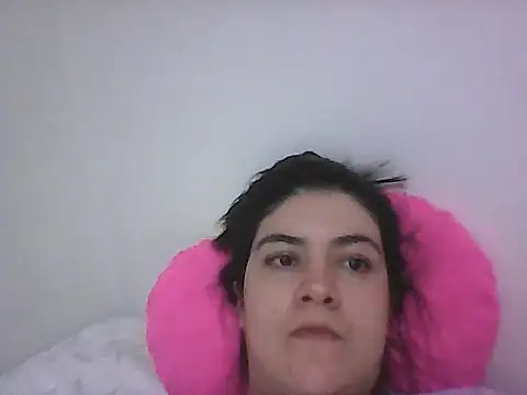 Snapshot of lauratobon chatting on June 17, 6:46 am lauratobon online show from June 17, 6:46 am
