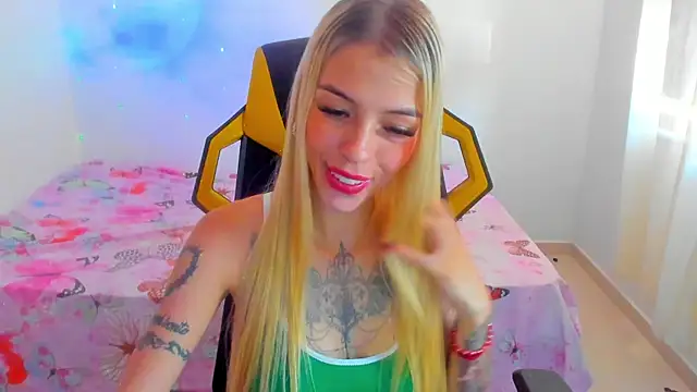 Snapshot of barbiee_05 chatting on May 24, 6:52 pm barbiee 05 online show from May 24, 6:52 pm
