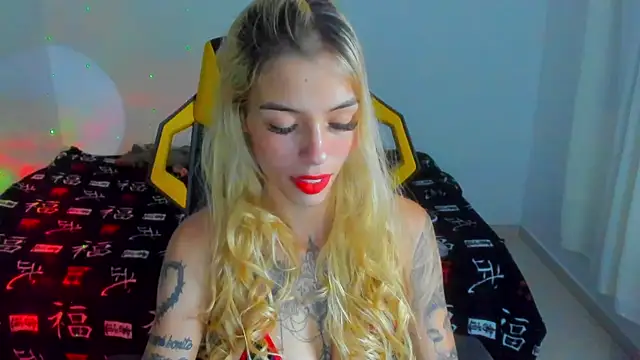 Snapshot of barbiee_05 chatting on May 19, 11:56 pm barbiee 05 online show from May 19, 11:56 pm