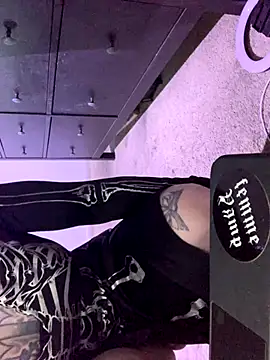 Kik SickSlut88 online show from October 28, 11:03 pm