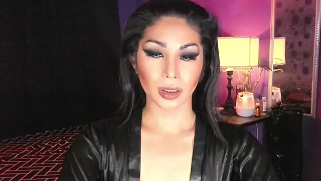 Snapshot of MaxxineMorenaTs chatting on July 3, 6:36 pm MaxxineMorenaTs online show from July 3, 6:36 pm