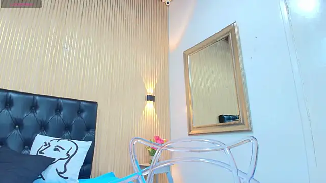 Snapshot of _Valeria_Brown chatting on November 21, 8:52 pm Valeria Brown online show from November 21, 8:52 pm