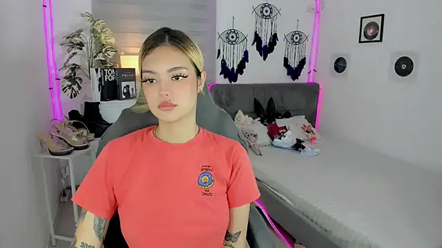 AlexandraMooree online show from January 12, 11:31 pm