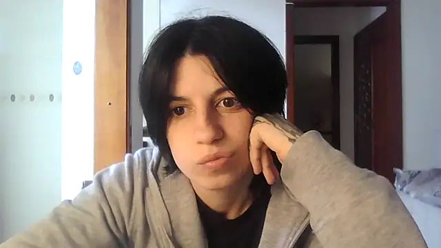 kyslrana online show from May 18, 1:49 pm