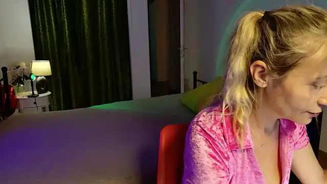 ZoeGrant online show from May 14, 5:21 pm