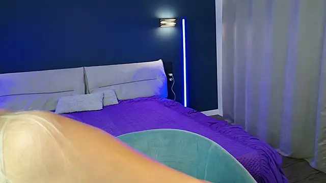 ZoeGrant online show from September 22, 7:42 pm