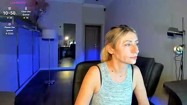 ZoeGrant online show from February 10, 9:58 pm