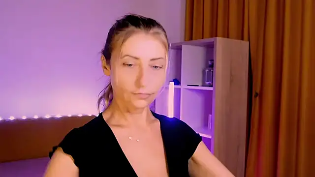 Snapshot of ZoeGrant chatting on June 23, 5:55 pm ZoeGrant online show from June 23, 5:55 pm