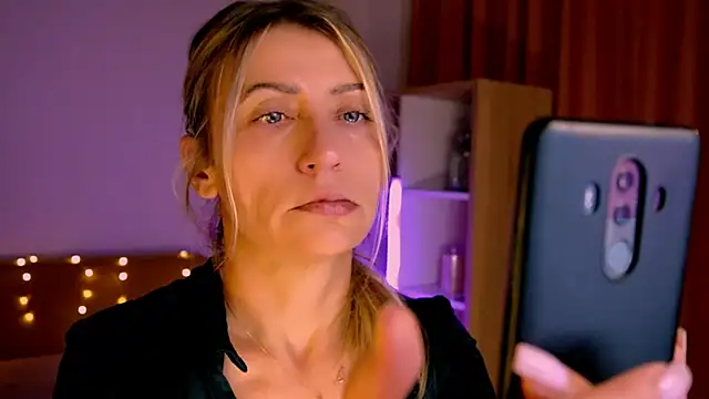 ZoeGrant online show from March 31, 5:48 pm