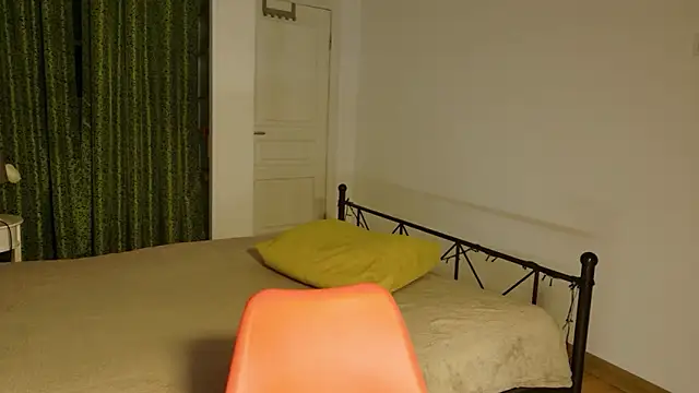 ZoeGrant online show from March 7, 6:46 pm