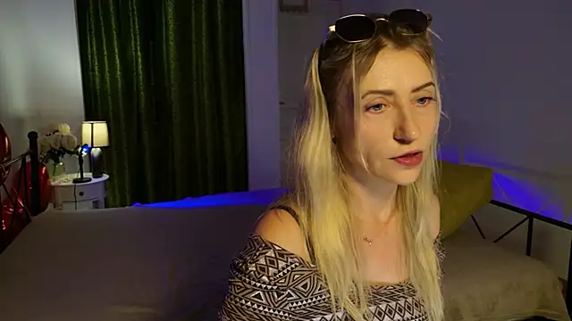 ZoeGrant online show from May 24, 5:46 pm