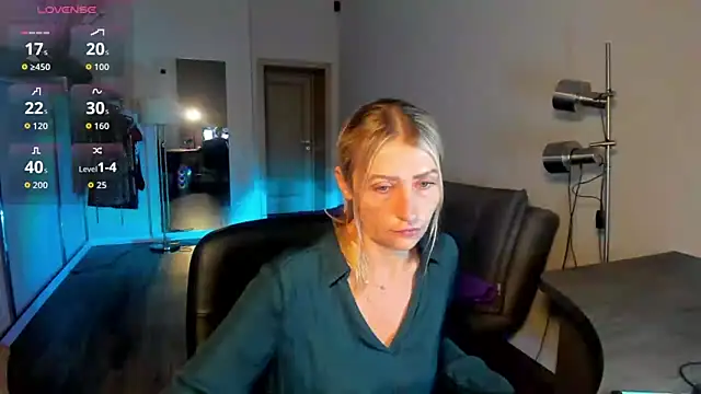 ZoeGrant online show from February 17, 9:45 pm