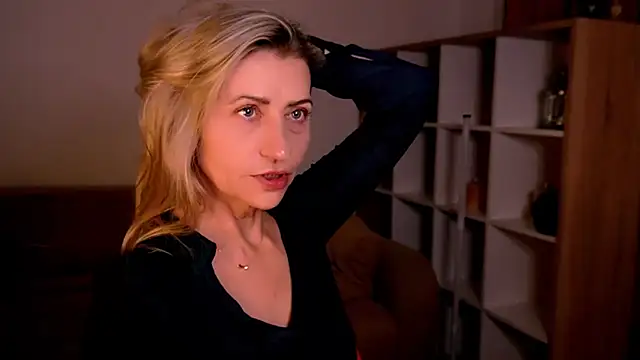 ZoeGrant online show from March 10, 7:29 pm