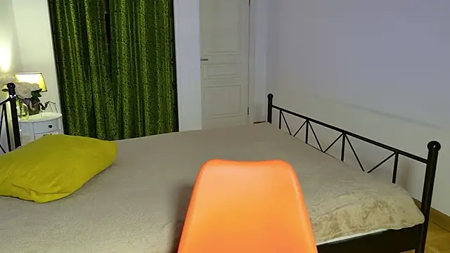 ZoeGrant online show from December 2, 8:54 pm