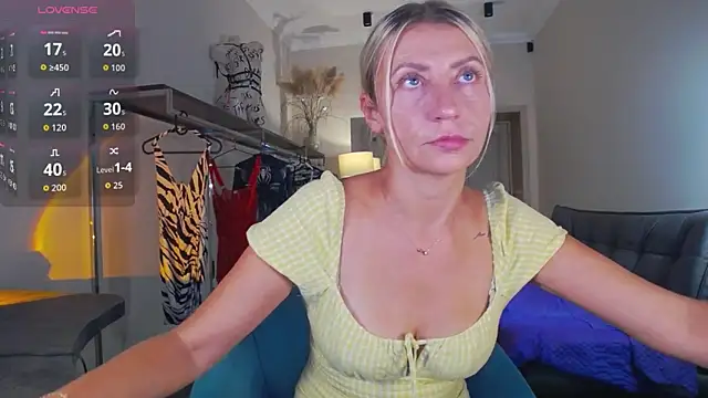 ZoeGrant online show from September 25, 7:42 pm