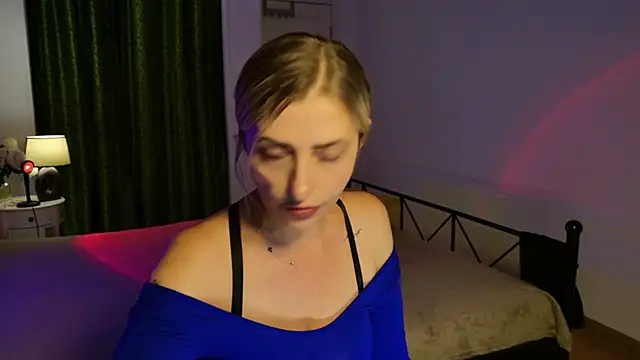 ZoeGrant online show from May 31, 7:03 pm