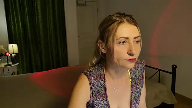 ZoeGrant online show from May 15, 6:06 pm