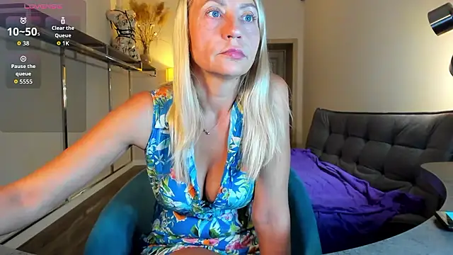 ZoeGrant online show from September 8, 7:57 pm