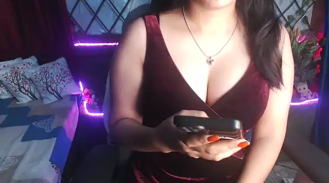 Beyond Cuteness  online show from December 16, 11:18 pm