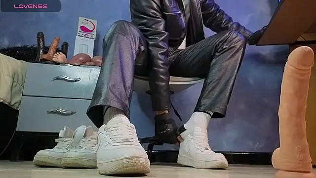 TomLover 12 online show from February 26, 5:13 pm