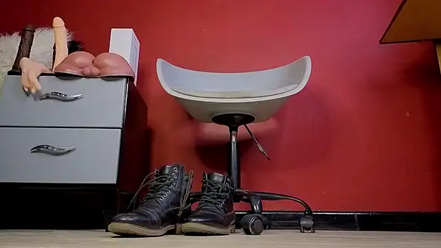 TomLover 12 online show from November 6, 1:15 pm