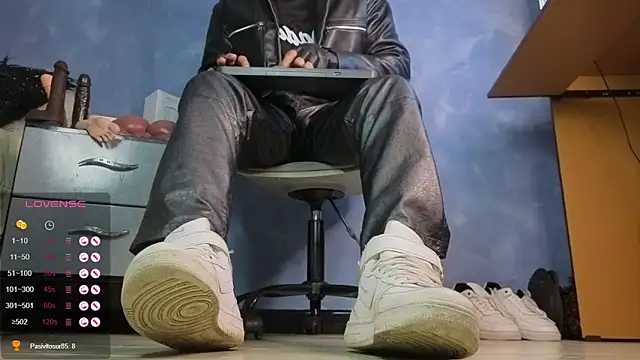 TomLover 12 online show from February 11, 12:38 pm