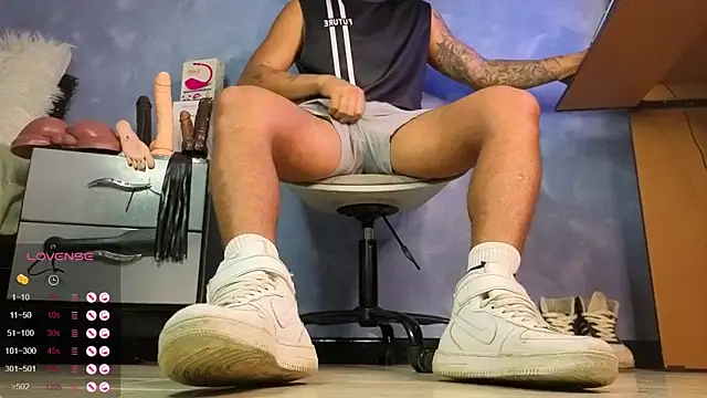 TomLover 12 online show from April 15, 1:37 pm