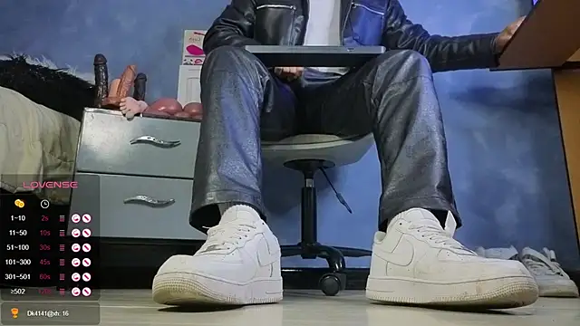 TomLover 12 online show from February 24, 2:18 pm