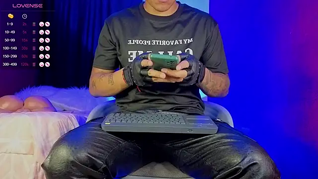 TomLover 12 online show from October 5, 11:28 pm