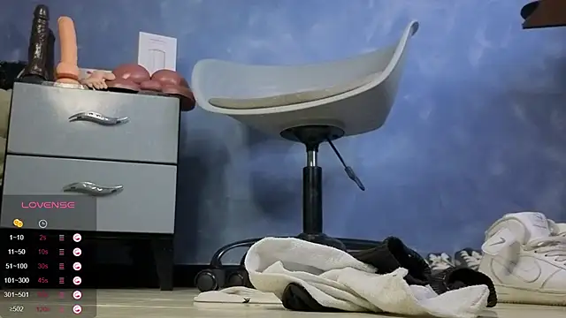 TomLover 12 online show from February 1, 10:30 pm