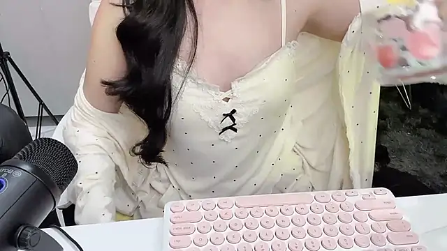 Snapshot of Mya_Lee chatting on January 24, 10:19 pm Mya Lee online show from January 24, 10:19 pm