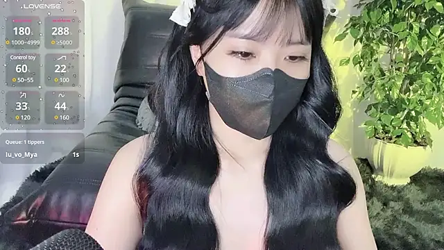 Snapshot of Mya_Lee chatting on December 19, 10:21 pm Mya Lee online show from December 19, 10:21 pm