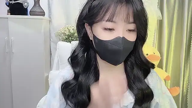 Snapshot of Mya_Lee chatting on February 11, 4:13 pm Mya Lee online show from February 11, 4:13 pm