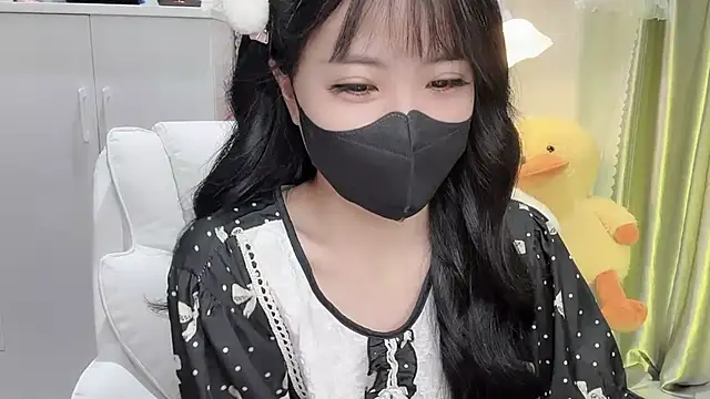 Snapshot of Mya_Lee chatting on February 1, 5:37 pm Mya Lee online show from February 1, 5:37 pm
