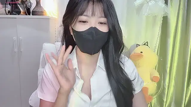Snapshot of Mya_Lee chatting on February 23, 4:57 pm Mya Lee online show from February 23, 4:57 pm