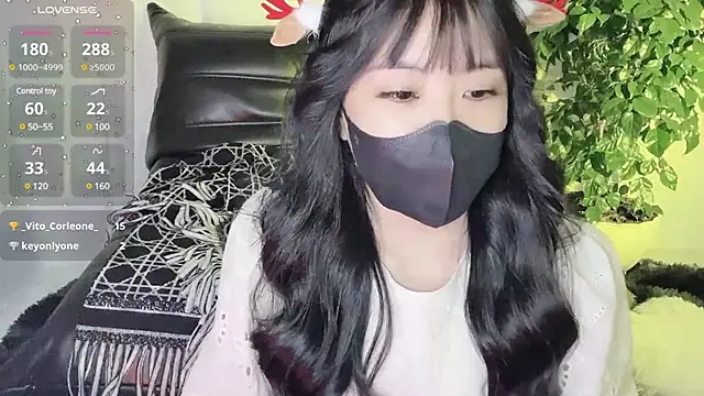 Snapshot of Mya_Lee chatting on December 24, 4:40 pm Mya Lee online show from December 24, 4:40 pm