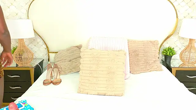 GianinaLewis online show from February 6, 8:49 pm