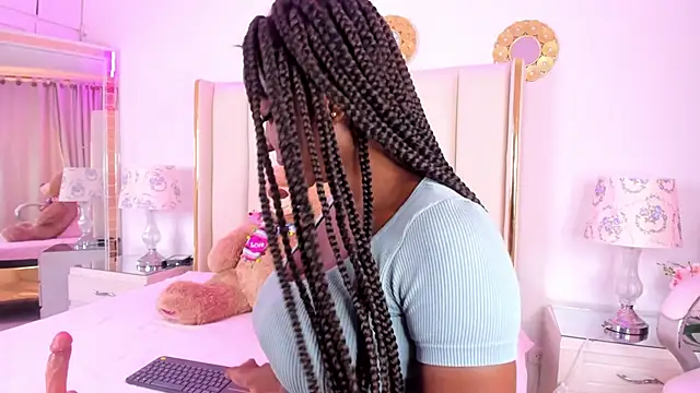 GianinaLewis online show from February 4, 8:48 pm