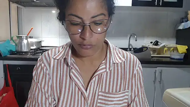 Snapshot of kateleyagrey chatting on September 28, 2:35 pm kateleyagrey online show from September 28, 2:35 pm