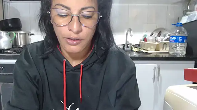 Snapshot of kateleyagrey chatting on December 14, 11:27 am kateleyagrey online show from December 14, 11:27 am