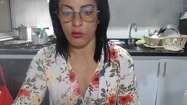 Snapshot of kateleyagrey chatting on November 21, 8:30 pm kateleyagrey online show from November 21, 8:30 pm